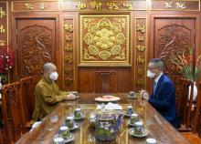 Thượng tọa Thích Nhật Từ tiếp đón Thứ trưởng Bộ Ngoại giao Vũ Quang Minh tại chùa Giác Ngộ