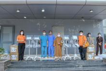 Tình người Phật tử trong nguyện ước sẻ chia: Chùa Giác Ngộ trao tặng 4 máy Monitor đến Bệnh viện dã chiến số 10