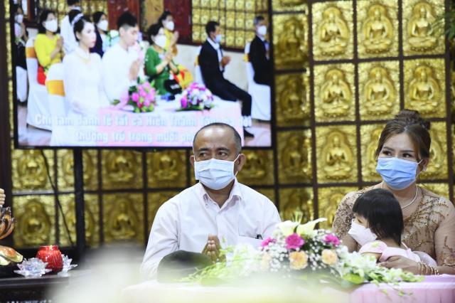 Chú rể Minh Tiến (PD. Minh Dũng) và cô dâu Ngân Trinh mở cửa hôn nhân từ lễ hằng thuận