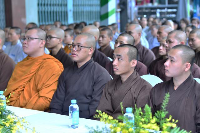 Trao tặng 250 thẻ bảo hiểm y tế cho chư Tôn đức Tăng Ni trường Cao - Trung cấp Phật học Đại Tòng Lâm