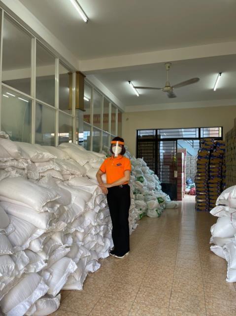 Quỹ ĐPNN chia sẻ 10 tấn gạo và 10 tấn khoai với người dân quận Gò Vấp và quận 12 trong thời gian giãn cách xã hội do dịch Covid-19