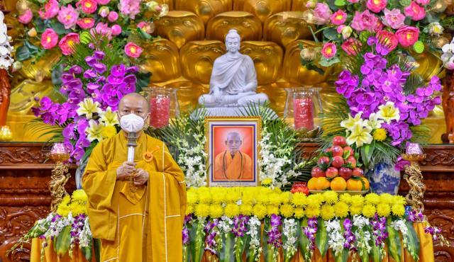 Tăng đoàn và Phật tử chùa Giác Ngộ tiếp tục tụng kinh, tưởng niệm đức Đệ tam Pháp chủ GHPGVN - Đại lão Hòa thượng Thích Phổ Tuệ
