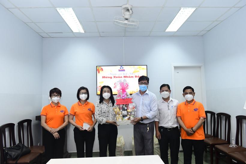 Quỹ ĐPNN tặng quà Tết đến du học sinh nước ngoài đang theo học tại Đại học Bách Khoa TP.HCM