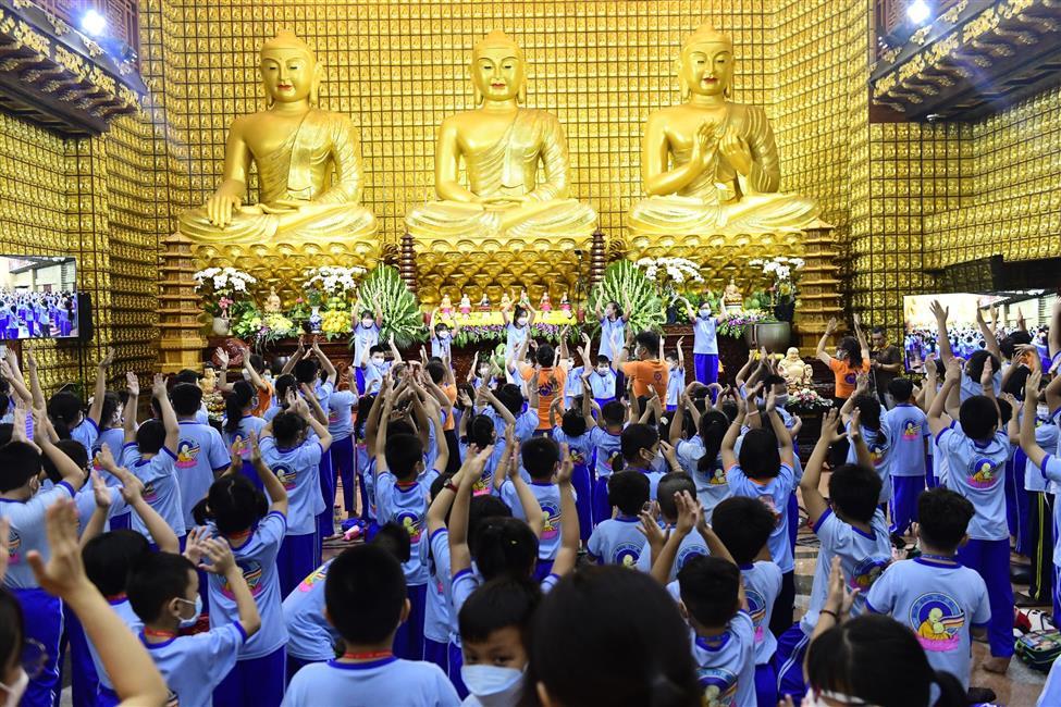 Chùm ảnh: Gần 400 thiếu nhi tham dự khóa tu tại chùa Giác Ngộ