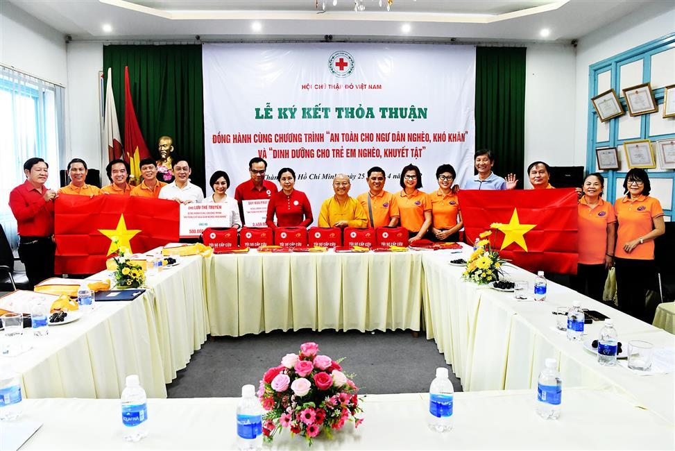 Quỹ ĐPNN ký kết dự án 5 năm cùng Trung ương Hội Chữ thập đỏ Việt Nam trao 7.000 túi sơ cấp cứu "Chung tay vì an toàn cho ngư dân nghèo, khó khăn"