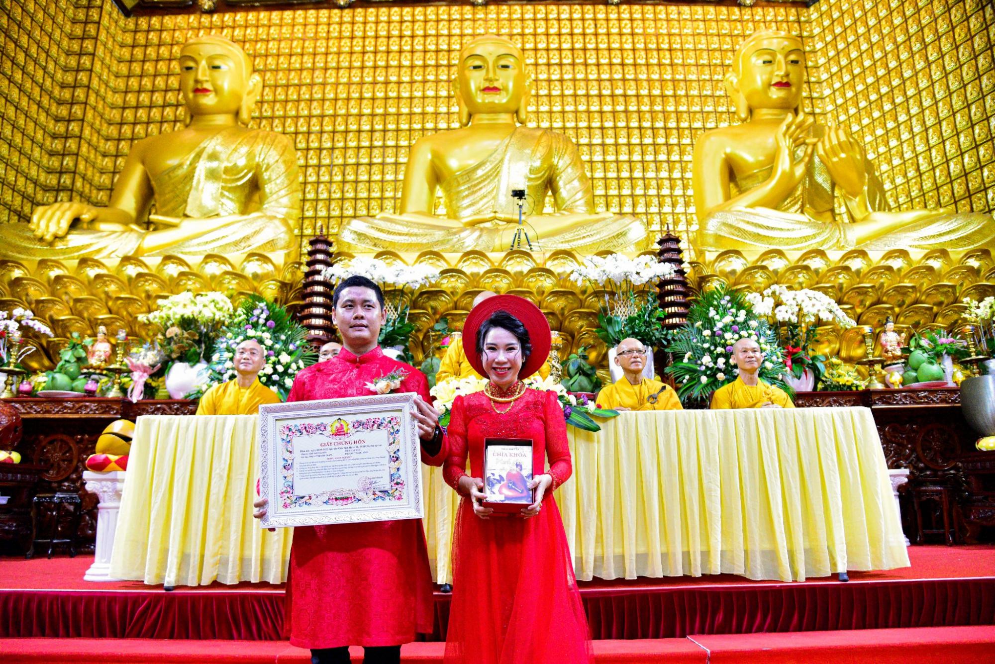 Hạnh phúc trăm năm với tình yêu trong tuệ giác nhà Phật 