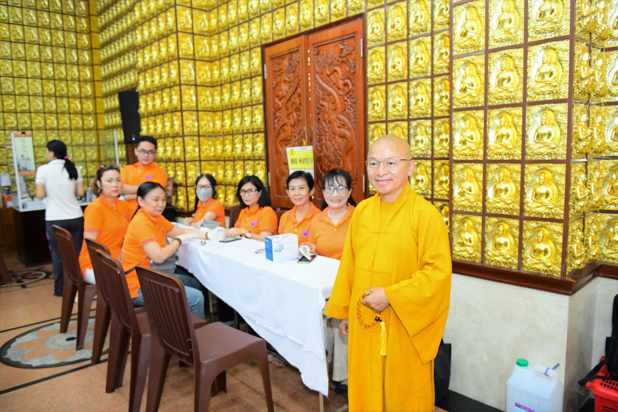 Gần 450 Tăng Ni, Phật tử Hiến máu nhân đạo tại Chùa Giác Ngộ (Q.10)