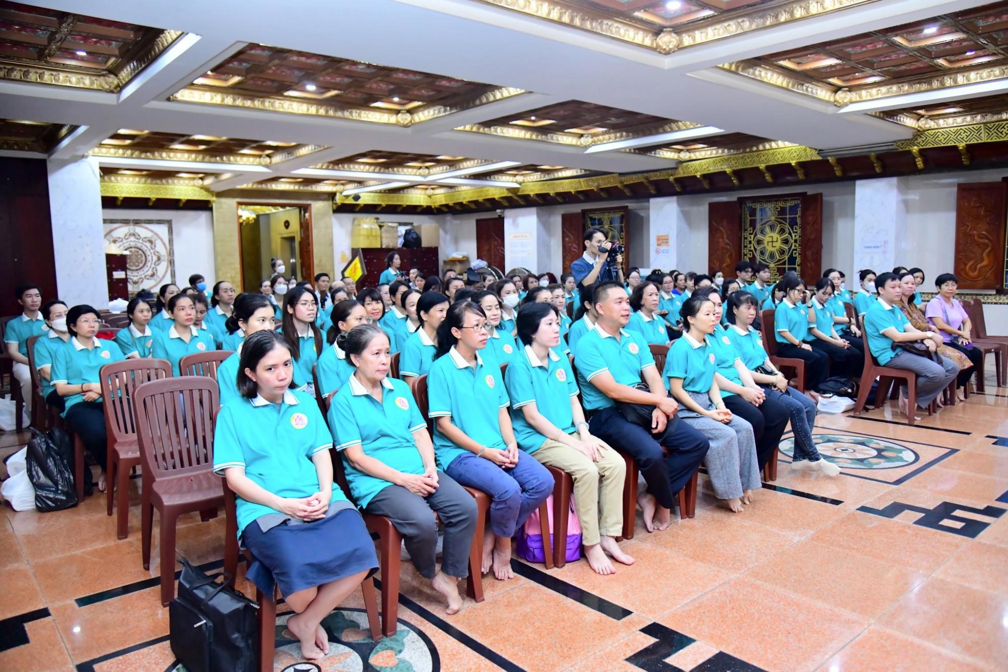Khai giảng Lớp thư pháp Việt chùa Giác Ngộ khóa IX