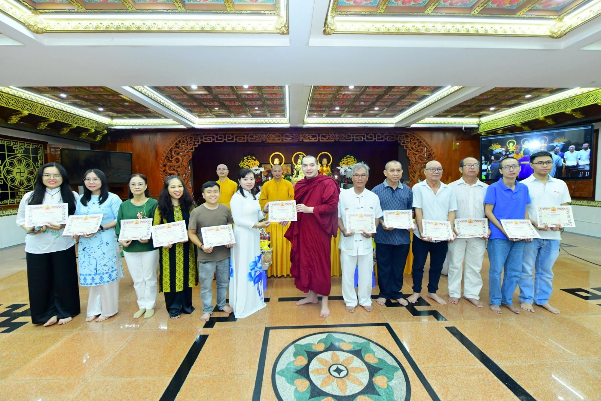 Tổng kết và trao bằng tốt nghiệp Lớp Kinh Trung bộ chùa Giác Ngộ