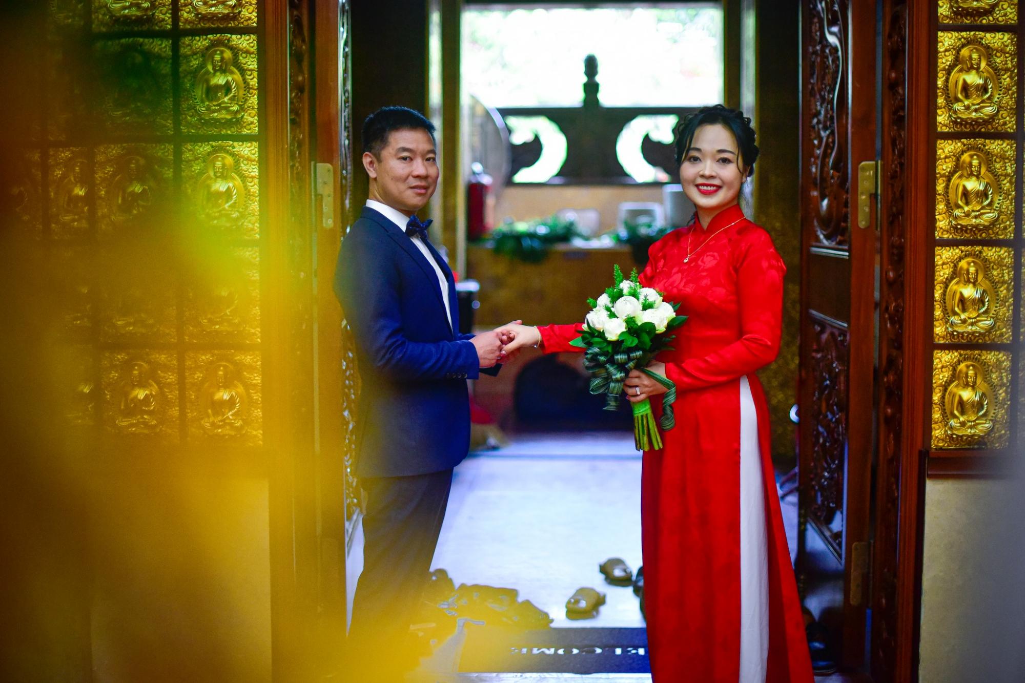 Hạnh phúc lâu dài từ hôn lễ trước Phật đài