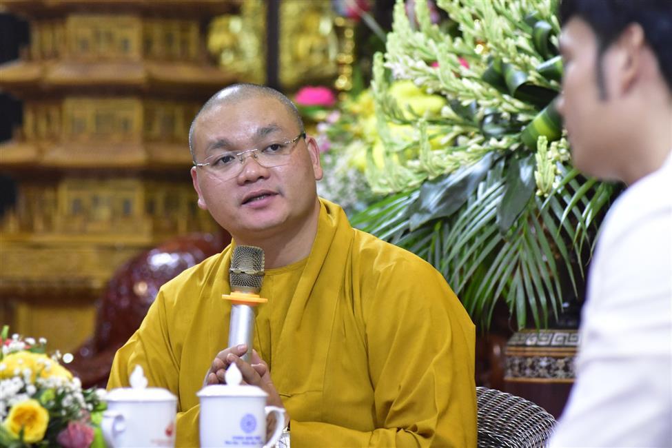Chú cháu NSƯT Kim Tiểu Long - ca sĩ Saka Trương Tuyền: "Chỉ có đạo Phật mới giúp mình biết thương người hơn"