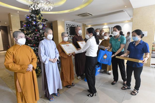 Sau 3 tháng hỗ trợ, 13 tình nguyện viên Phật giáo kết thúc nhiệm vụ tại Bệnh viện Hồi phục Covid-19