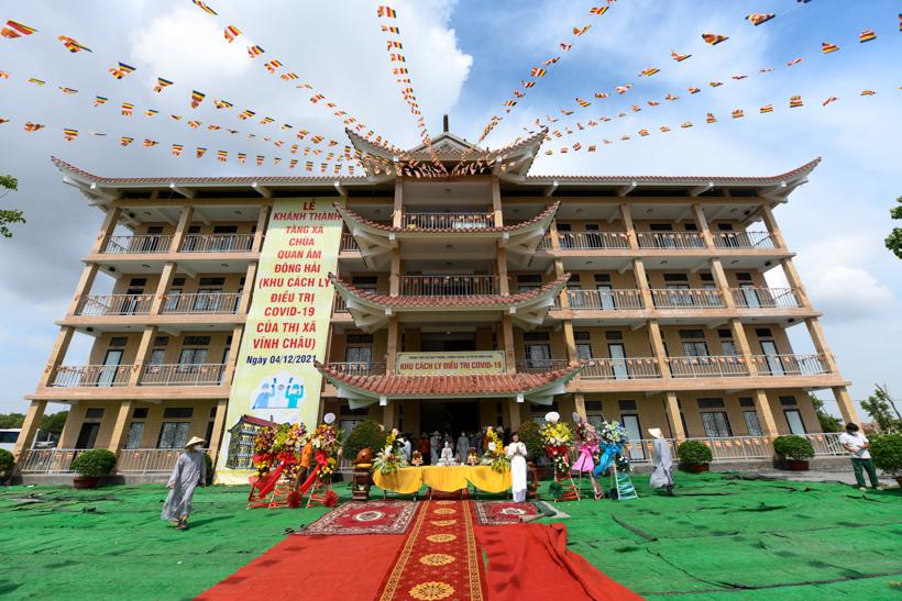 Lễ khánh thành tòa Tăng xá chùa Quan Âm Đông Hải, nơi làm khu cách ly điều trị Covid-19 của thị xã Vĩnh Châu, tỉnh Sóc Trăng