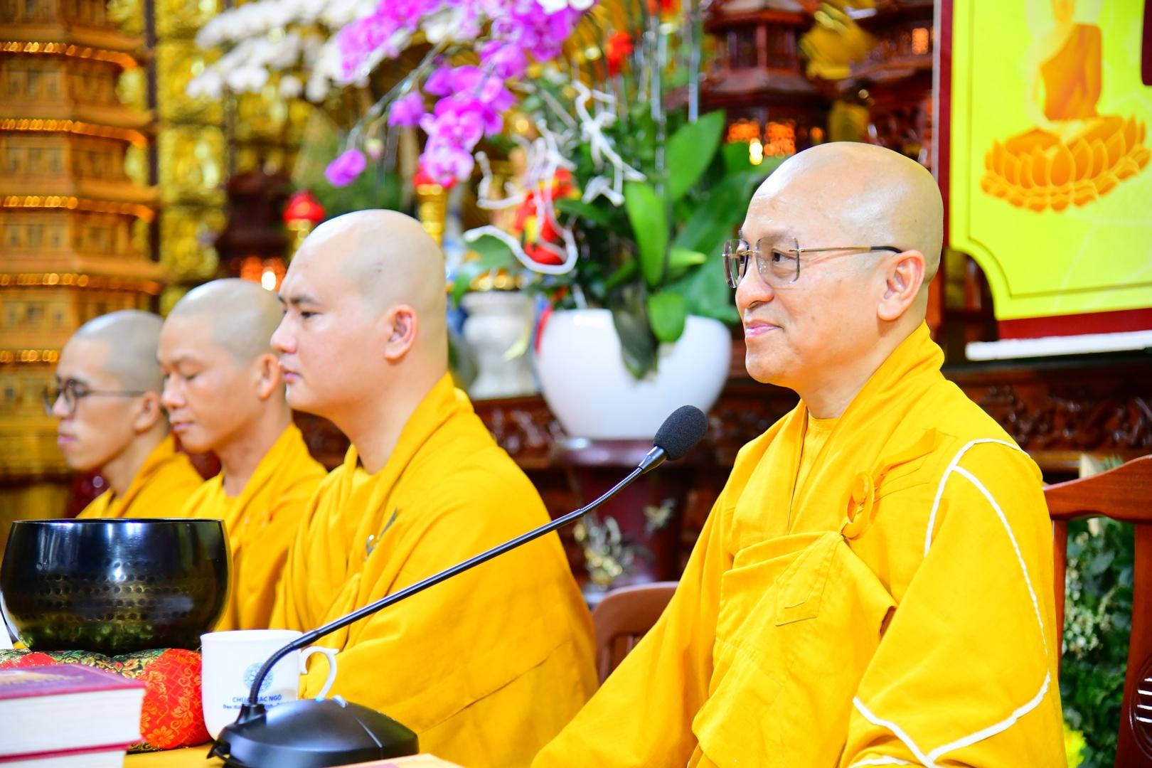 Gần 500 thiện nam, tín nữ chính thức trở thành đệ tử Phật