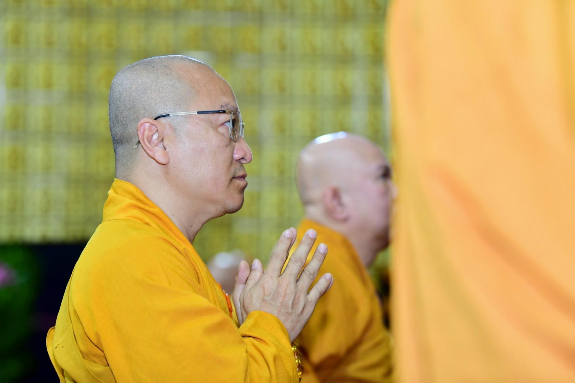 Phật giáo quận 10 tổ chức Lễ bố tát tụng giới tại chùa Giác Ngộ