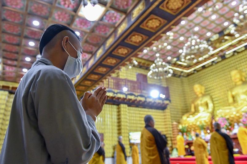 Thanh lọc tâm qua nghi thức sám hối định kỳ tại chùa Giác Ngộ