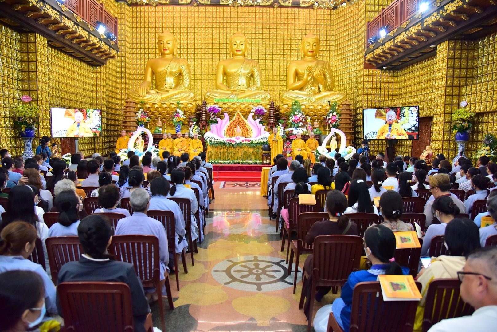 Trang nghiêm khóa lễ tắm Phật tại chùa Giác Ngộ