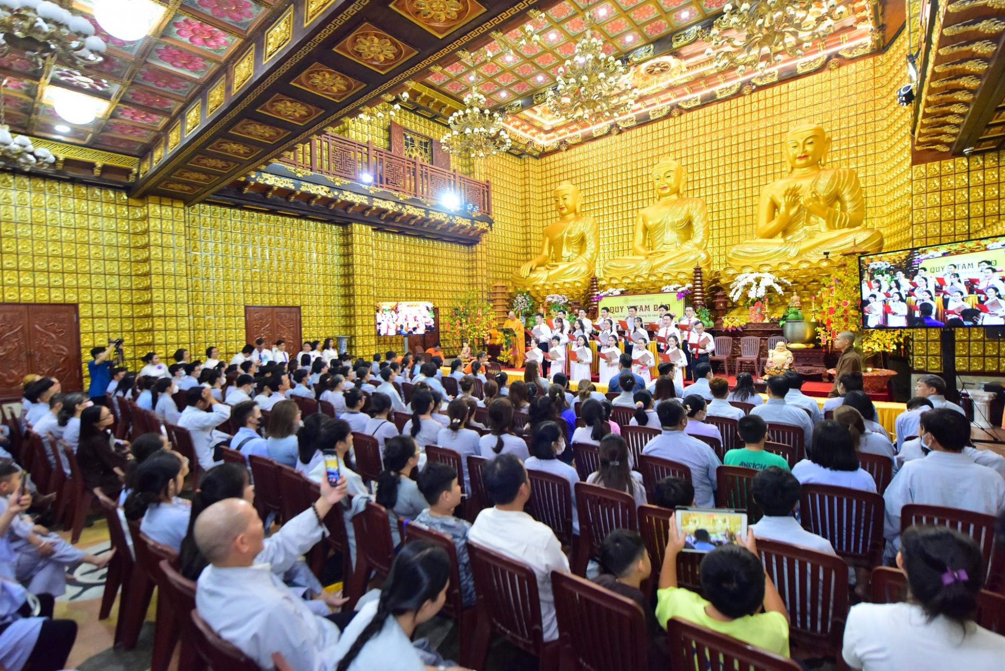 Thiêng liêng 616 Phật tử được quy y Tam Bảo dịp rằm Thượng nguyên tại chùa Giác Ngộ