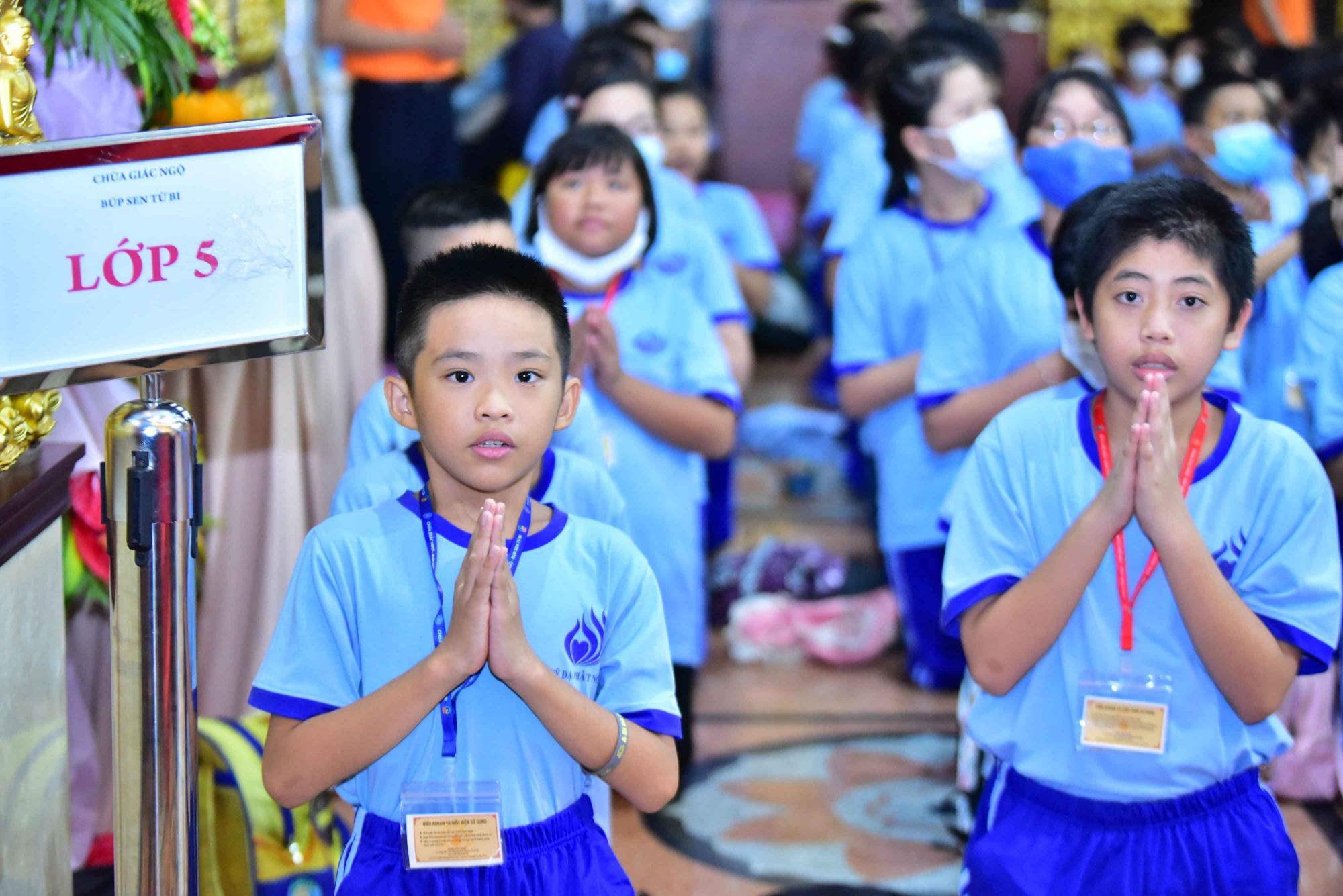 Lợi ích của việc cho trẻ em đến chùa tu học Phật