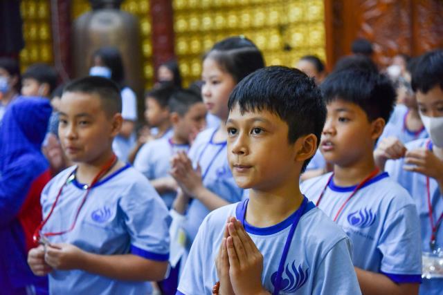 Cha mẹ được lợi gì khi đưa trẻ đến chùa?