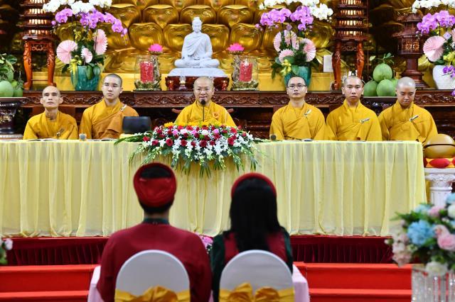 Thắt tình vợ chồng - kết nghĩa phu thê tại điện Phật chùa Giác Ngộ