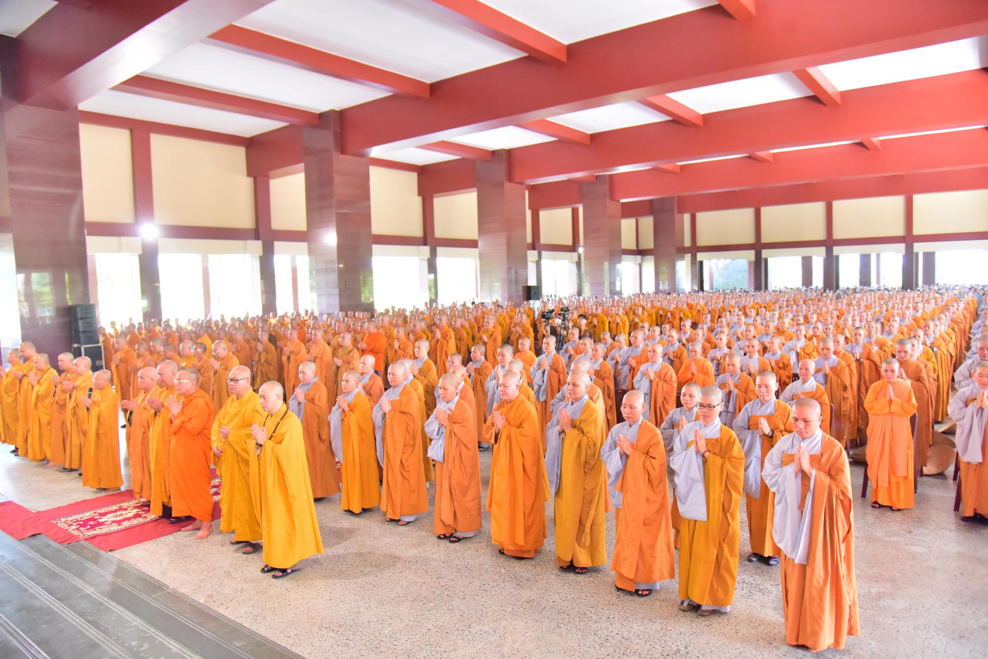Thời pháp thoại đầu tiên trong khóa huân tu 10 ngày tại Học viện Phật giáo Việt Nam tại TP.HCM