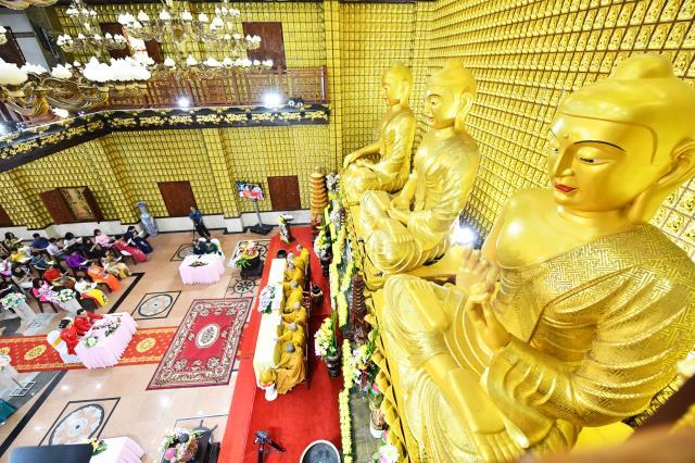 Hạnh phúc Lễ Hằng thuận tại điện Phật chùa Giác Ngộ