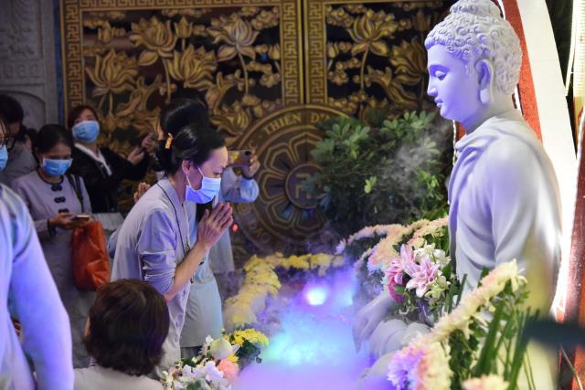 TP.HCM: Hơn 1000 người tham dự Lễ Phật thành đạo tại chùa Giác Ngộ