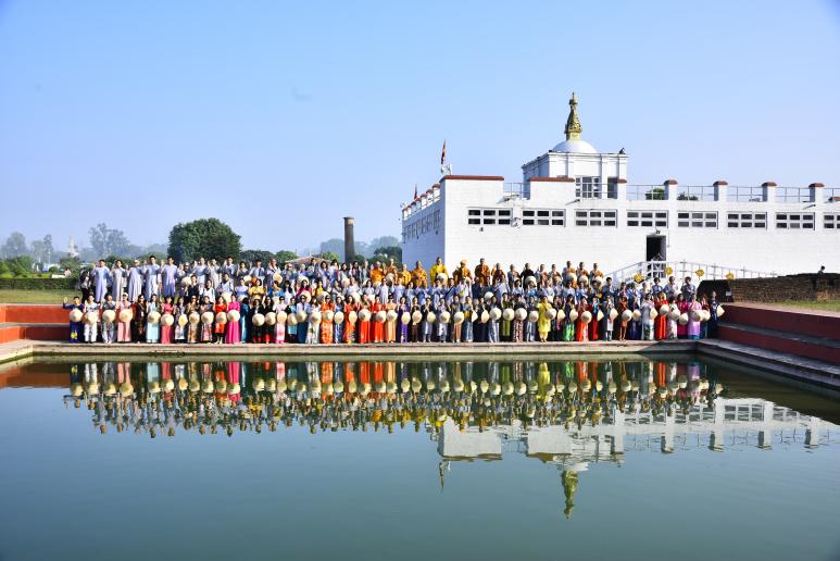 Vườn Lâm Tỳ Ni, thánh mẫu Maya và hồ thiêng tại Lumbini, biểu tượng thanh khiết và thiêng liêng.