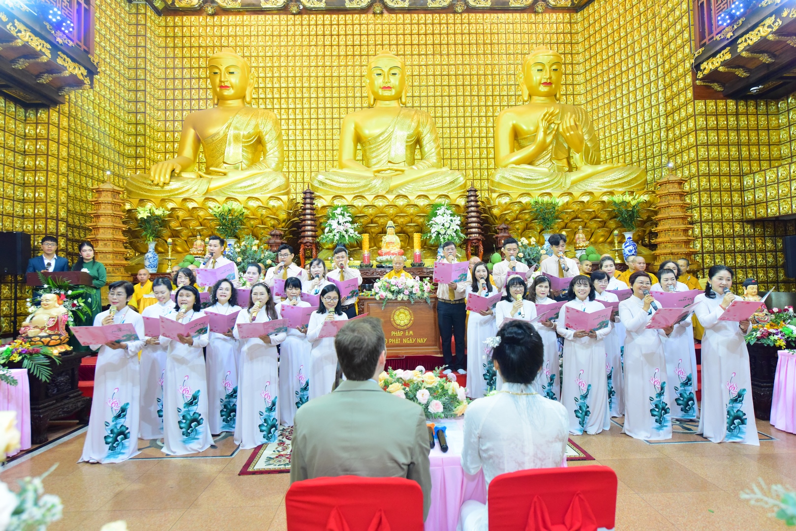 Ban đạo ca chùa Giác Ngộ hát tặng Cô dâu, Chú rể trong ngày hạnh phúc