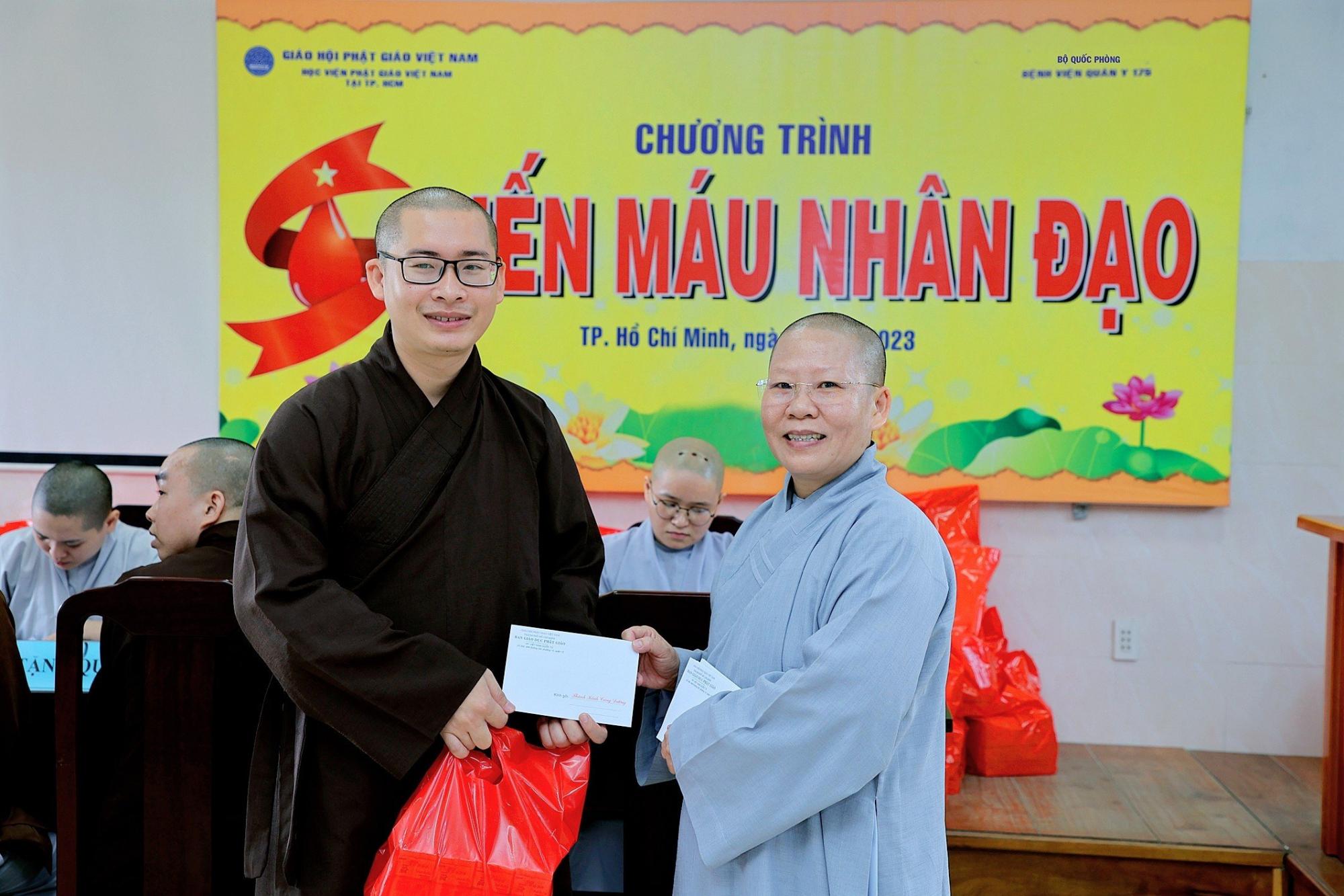 300 đơn vị máu được hiến tại Học viện Phật giáo Việt Nam tại TP.HCM