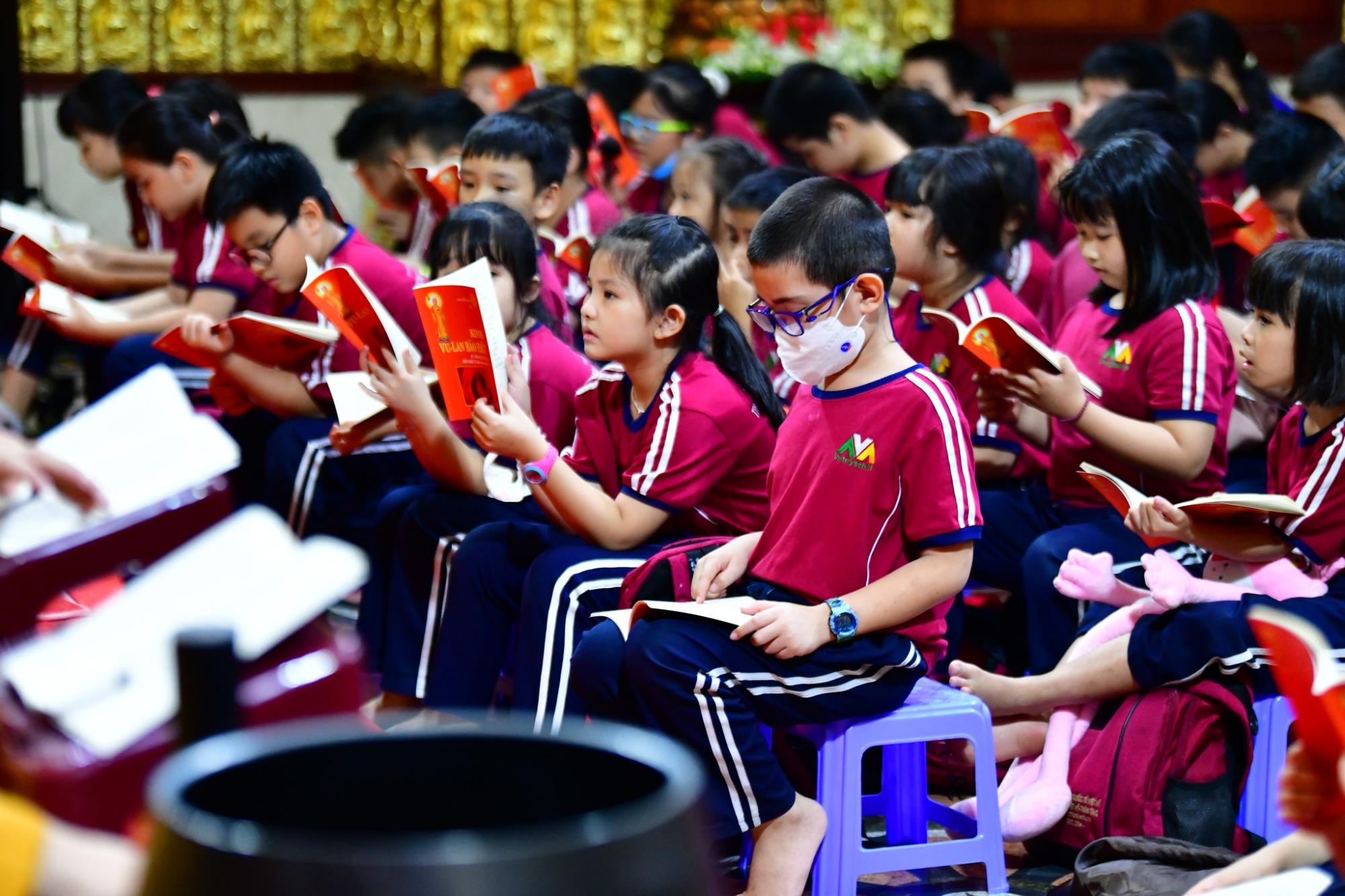 TT. Thích Nhật Từ gửi tặng 5 bài học từ đức Phật đến hơn 300 học sinh Trường Tiểu học Quốc tế Việt Mỹ