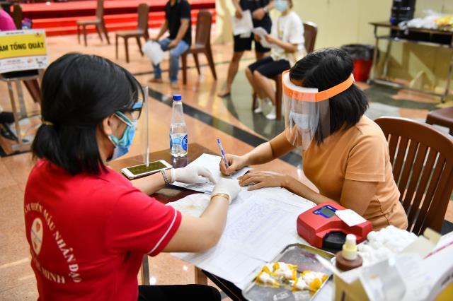 Sáng chủ nhật ý nghĩa với hơn 350 người tham gia hiến máu nhân đạo tại chùa Giác Ngộ