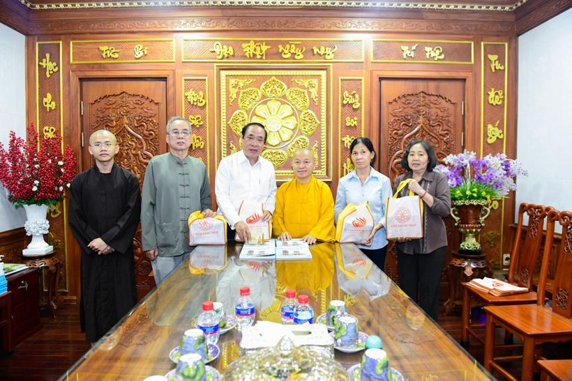 Phái đoàn Hội Hữu nghị Việt Nam - Campuchia thăm, chúc Tết chùa Giác Ngộ