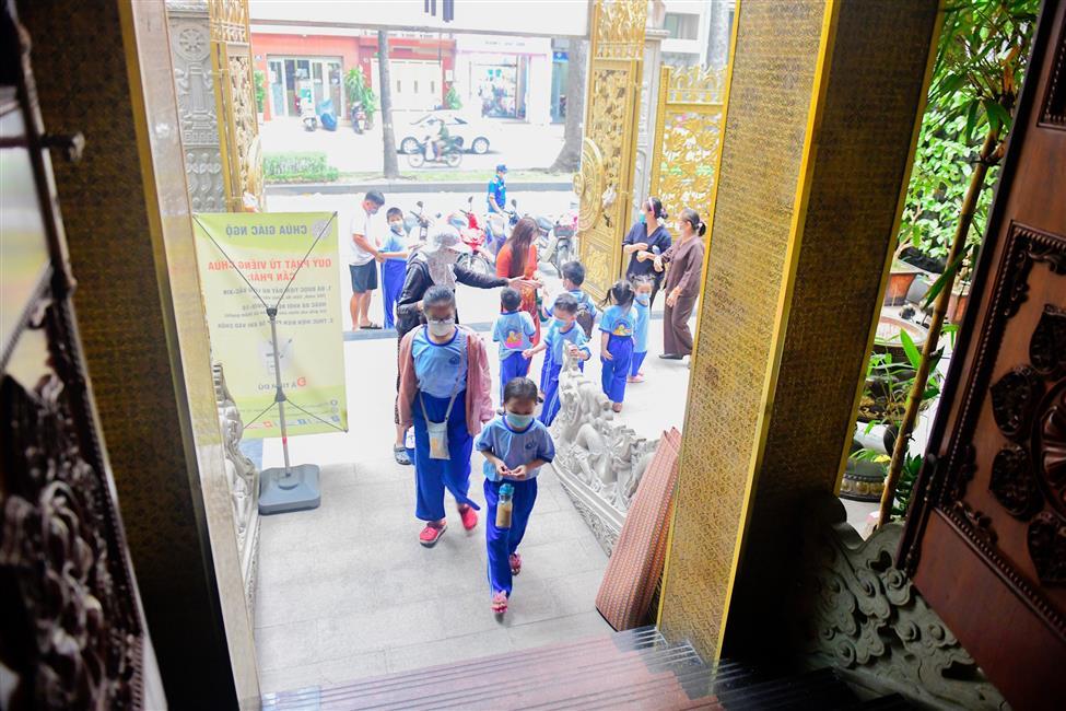 Chùm ảnh: Gần 400 thiếu nhi tham dự khóa tu tại chùa Giác Ngộ