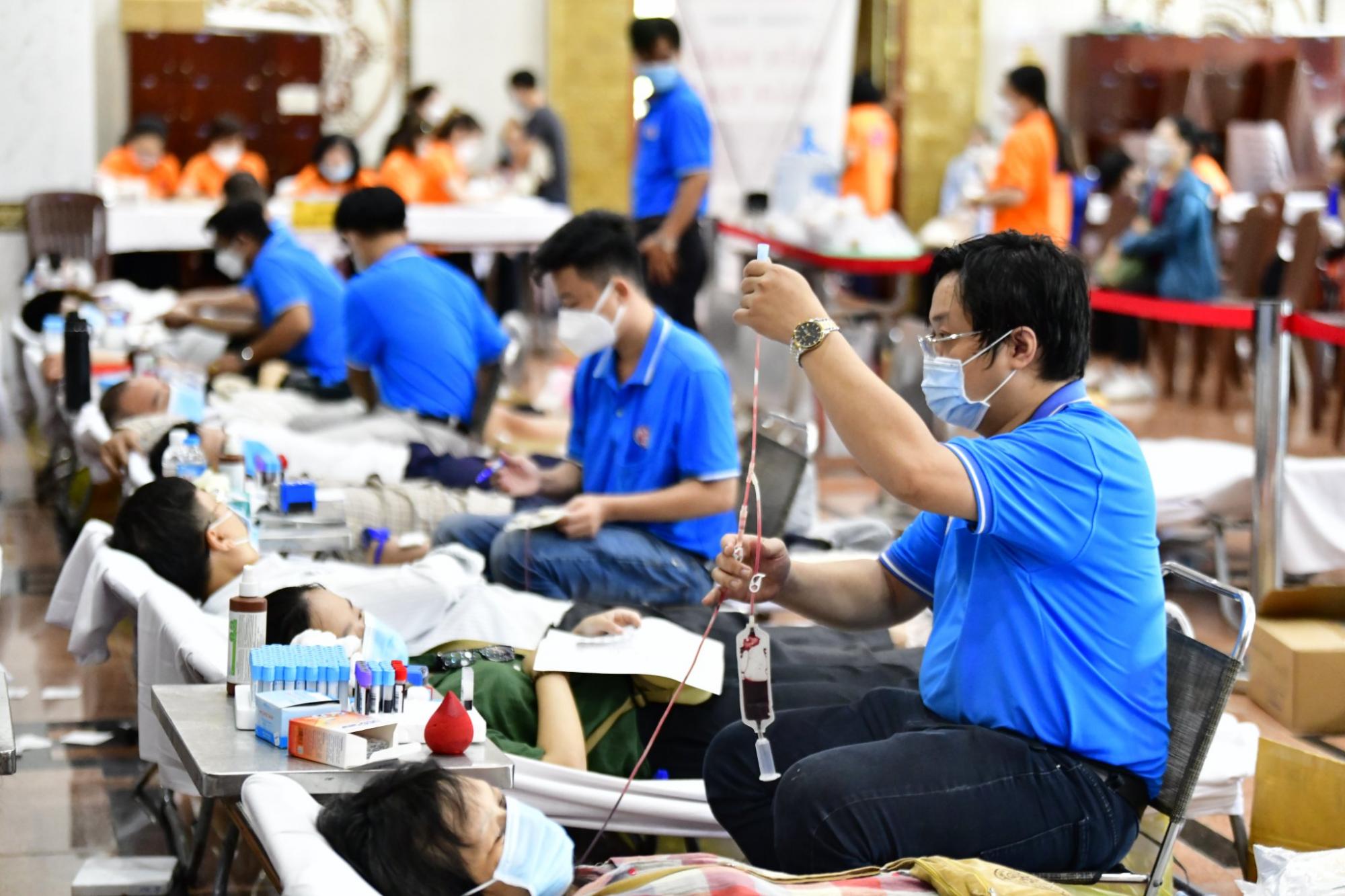 Hơn 600 người tham gia hiến máu nhân đạo lần thứ 55 tại Chùa Giác Ngộ