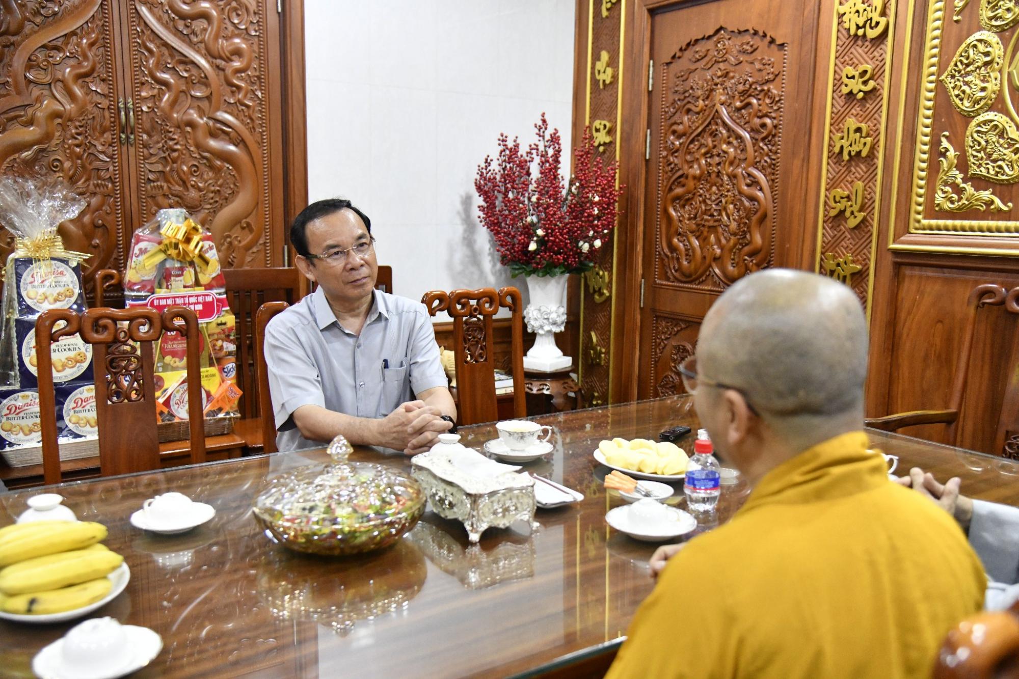 Bí thư Tp. HCM Nguyễn Văn Nên thăm Chùa Giác Ngộ