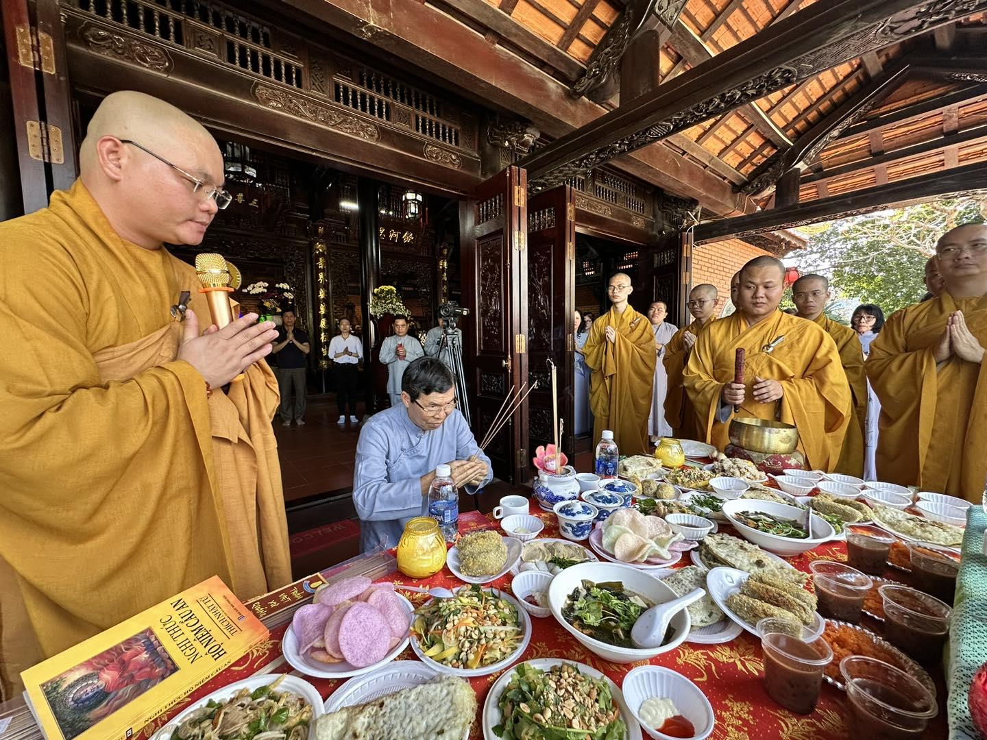 Tăng đoàn chùa Giác Ngộ trang nghiêm thực hiện khóa lễ cầu an đầu năm hộ trì doanh nghiệp Phật tử
