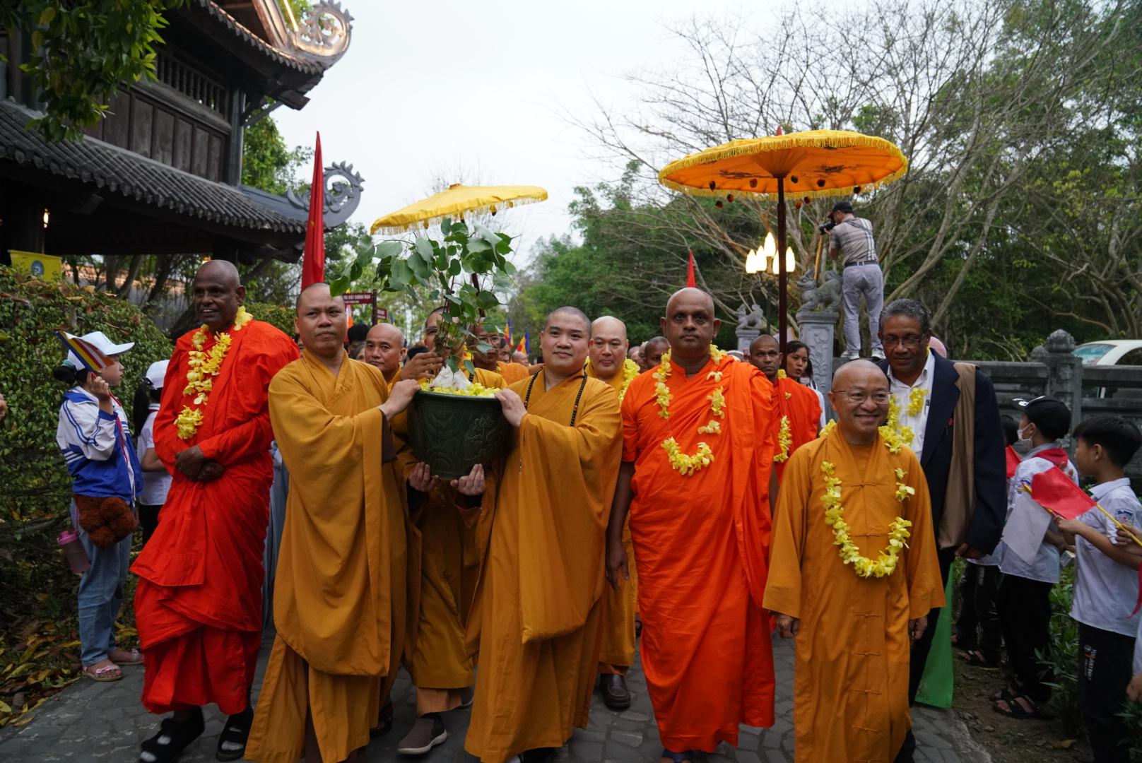 Lễ đón cây bồ đề từ Sri Lanka về chùa Bái Đính