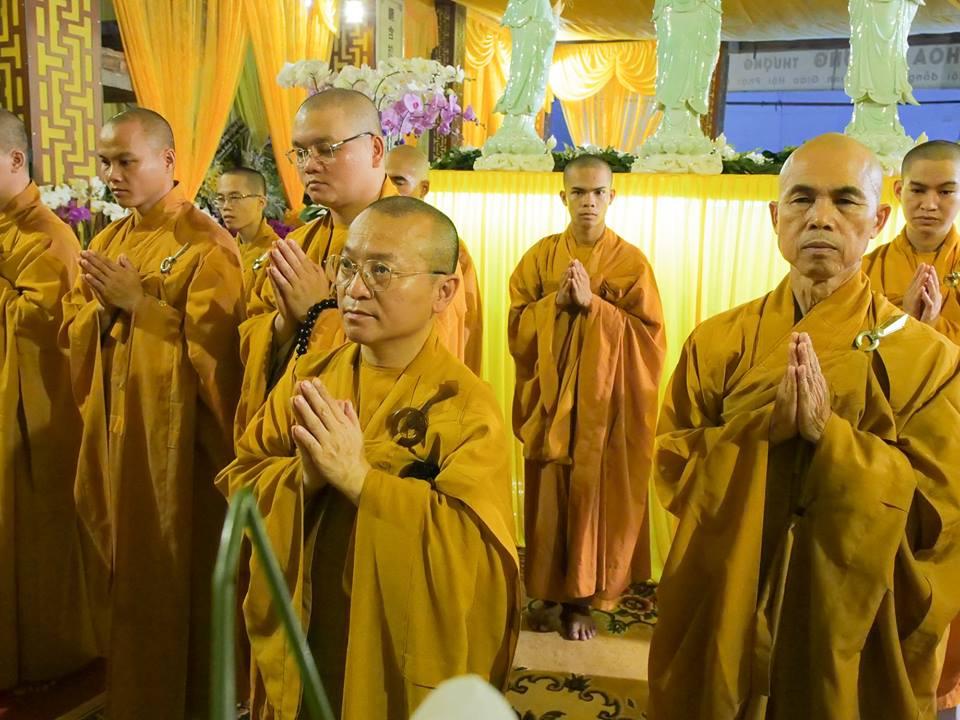 Tăng đoàn và Phật tử chùa Giác Ngộ đảnh lễ Giác linh Trưởng lão Hòa Thượng Thích Minh Cảnh (1937-2018) tại tu viện Huệ Quang, ngày 13/10/2018.