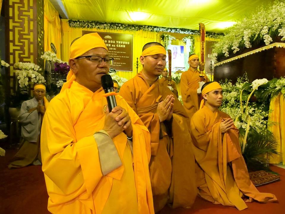 Tăng đoàn và Phật tử chùa Giác Ngộ đảnh lễ Giác linh Trưởng lão Hòa Thượng Thích Minh Cảnh (1937-2018) tại tu viện Huệ Quang, ngày 13/10/2018.
