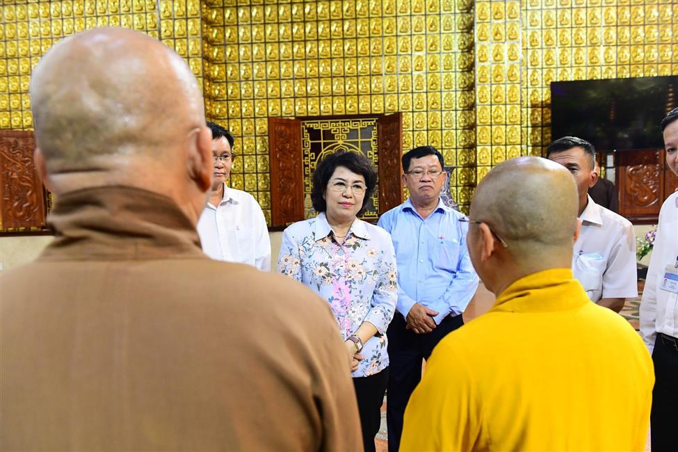Đoàn Ủy ban MTTQ Việt Nam TP.HCM thăm chùa Giác Ngộ nhân Lễ Phật đản PL.2566