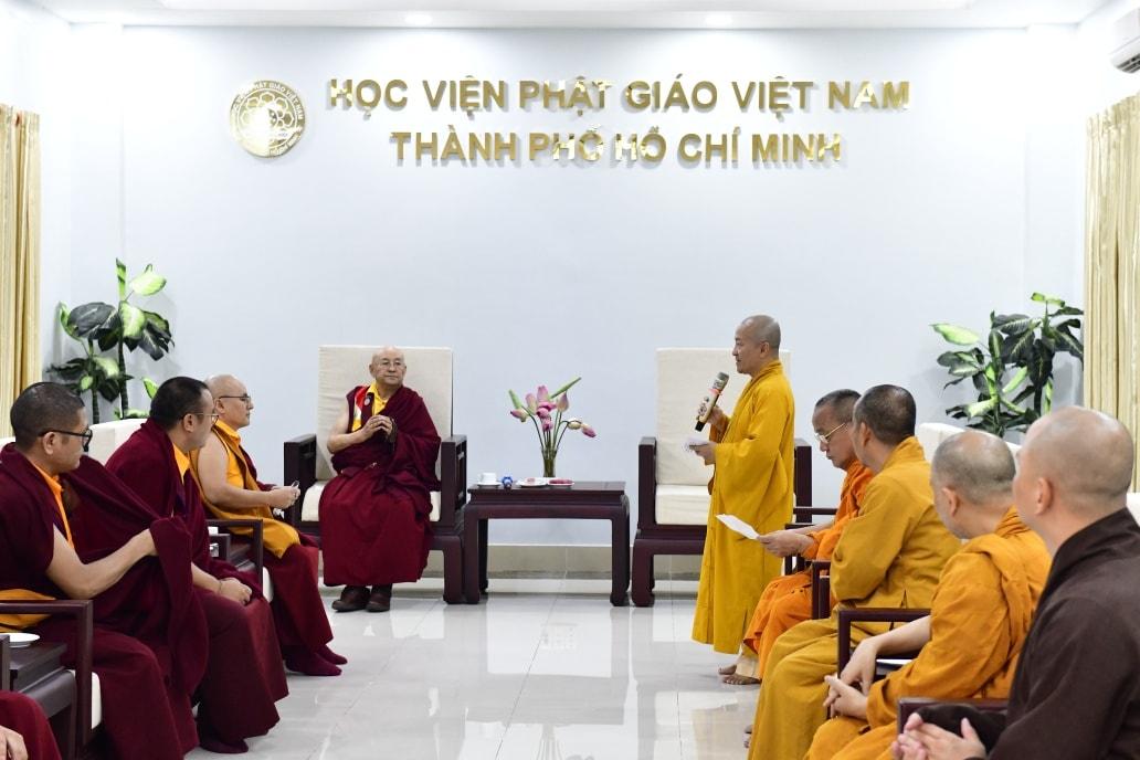 Dòng truyền thừa Drikung Kagyu tiếp kiến đức Quyền Pháp chủ GHPGVN và thăm Học viện PGVN tại Tp. HCM