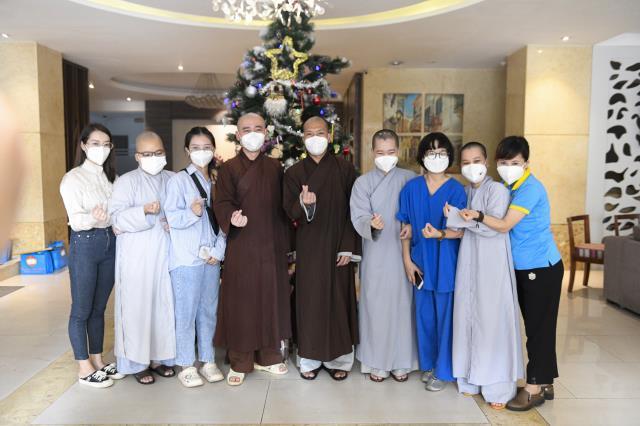 Sau 3 tháng hỗ trợ, 13 tình nguyện viên Phật giáo kết thúc nhiệm vụ tại Bệnh viện Hồi phục Covid-19