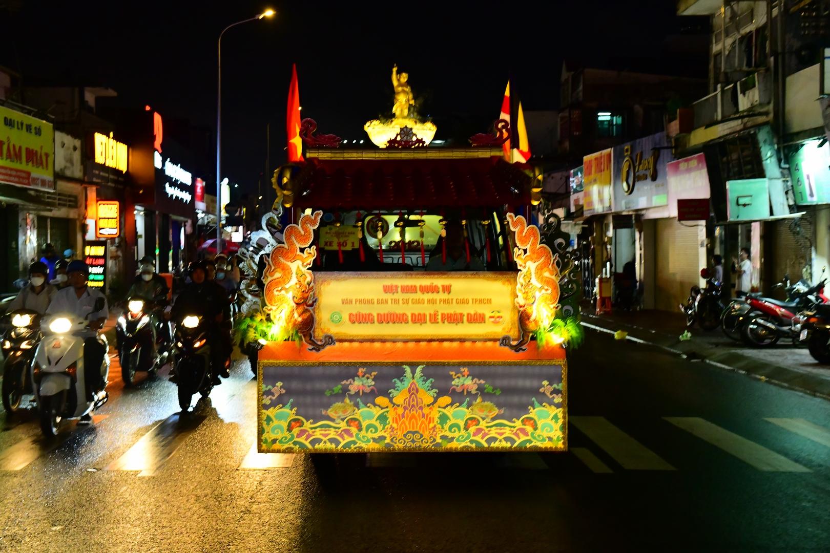 Đoàn xe diễu hành chào mừng Phật đản lần thứ 2647 tại TP.HCM