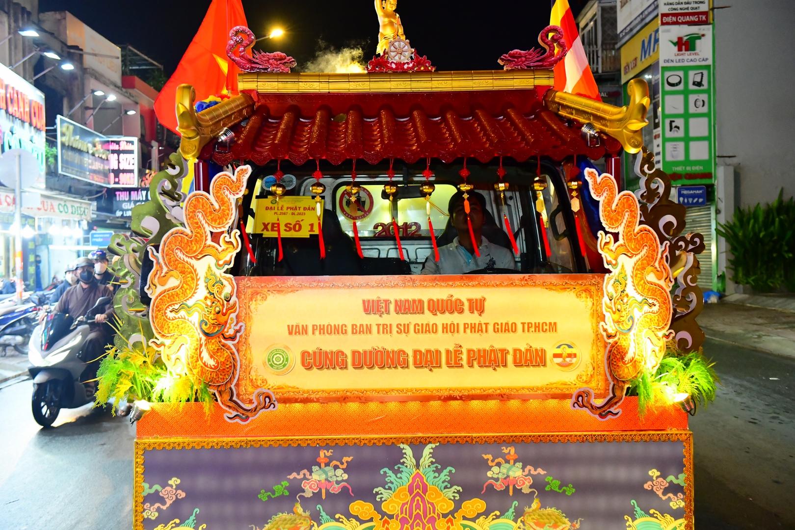 Đoàn xe diễu hành chào mừng Phật đản lần thứ 2647 tại TP.HCM