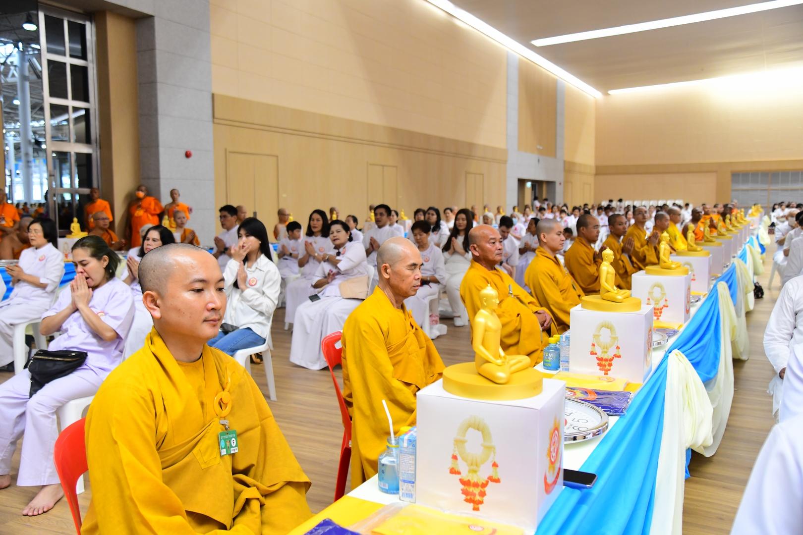Thái Lan: Đại lễ Phật giáo kỷ niệm Ngày Trái đất 22-04 hơn 10.000 chư Tăng tham dự