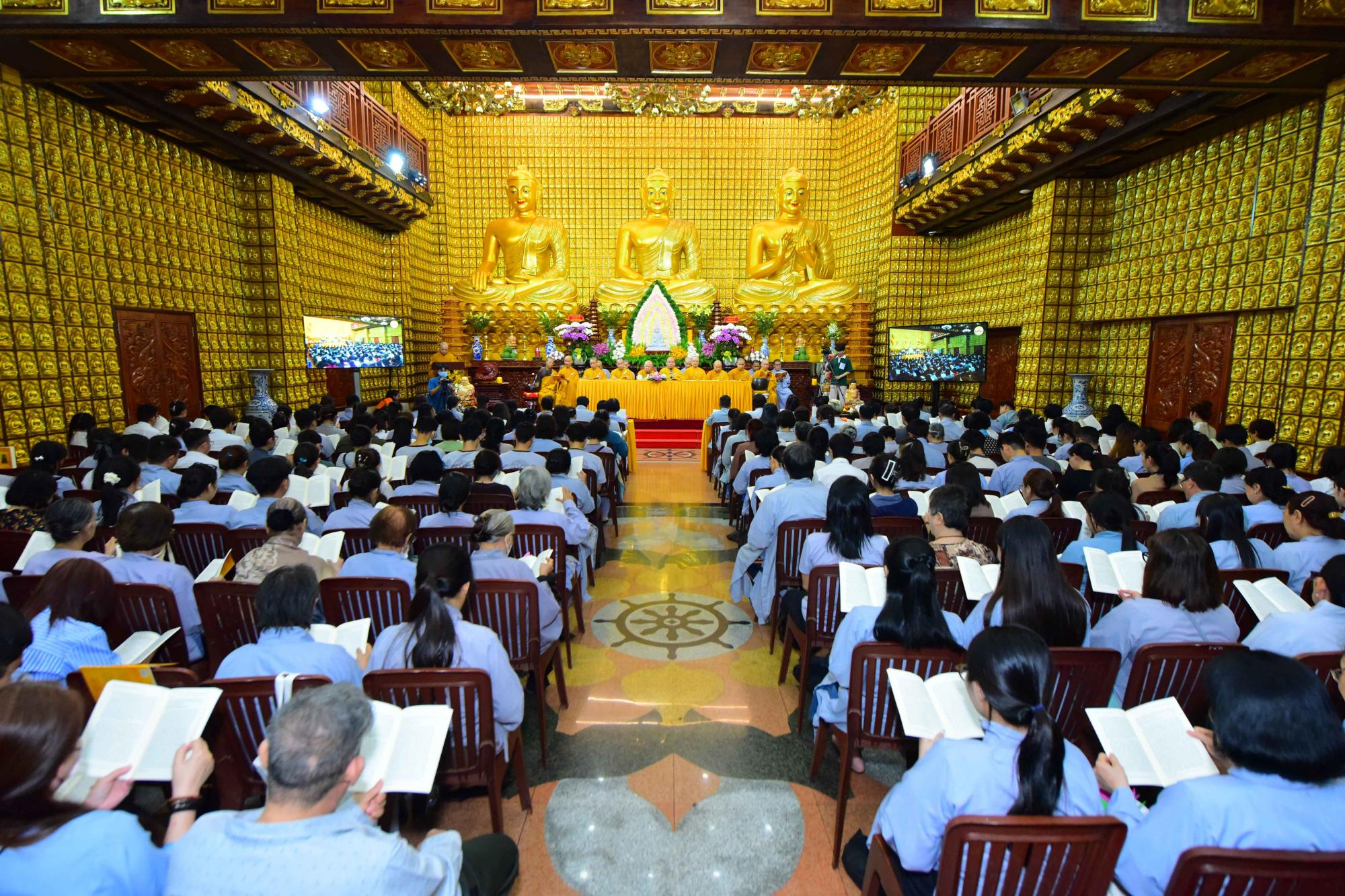 Khoá lễ tưởng niệm ngày Đức Phật thành đạo tại chùa Giác Ngộ (Quận 10 Thành Phố Hồ Chí Minh) 