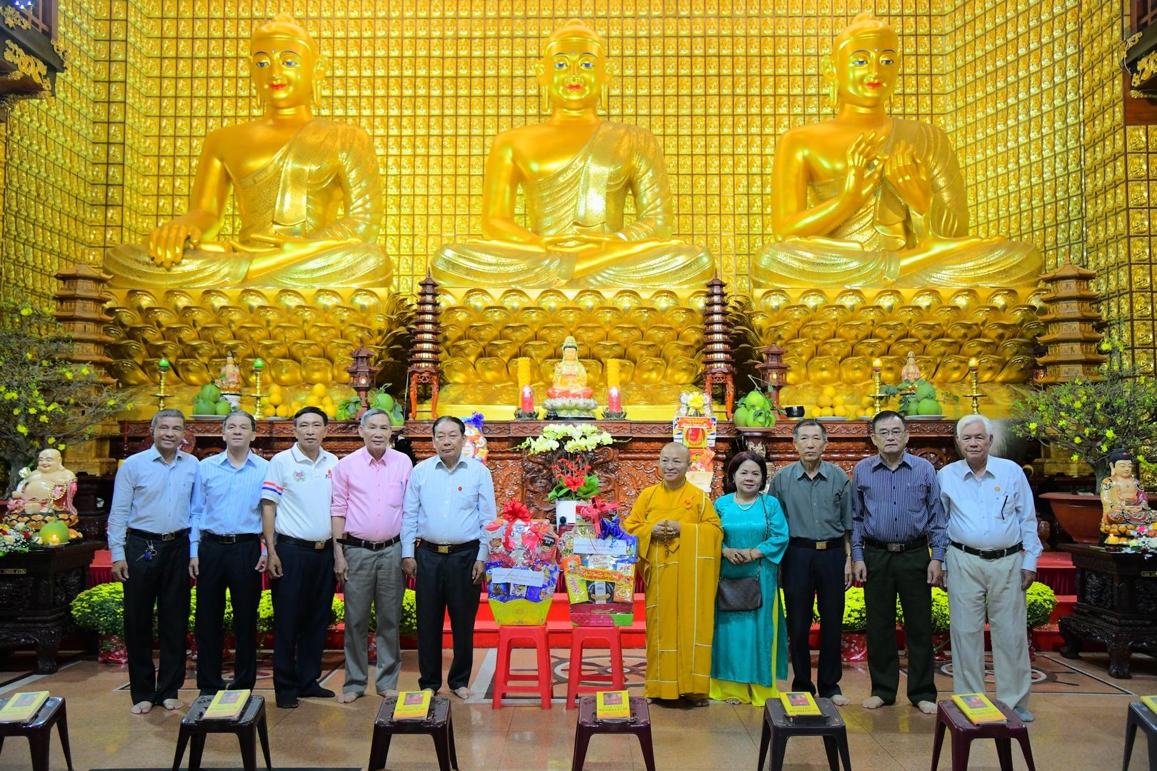 Hội Điều hành họ Trần TP.HCM đã đến thăm, chúc Tết Tăng đoàn chùa Giác Ngộ quận 10, TP.HCM