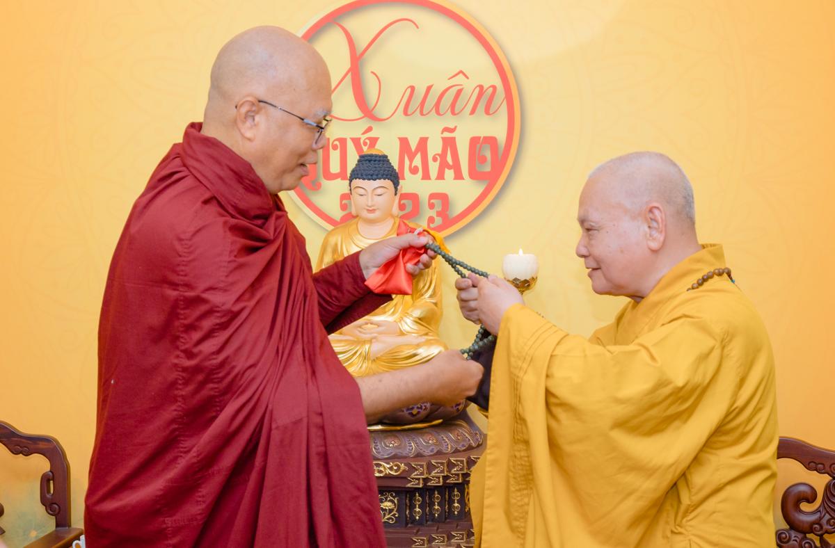 Đoàn Phật giáo Miến Điện vấn an sức khỏe Hòa thượng Chủ tịch HĐTS GHPGVN